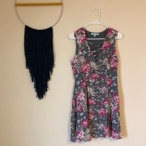 She+Sky Criss Cross V-neck Dress 🌟